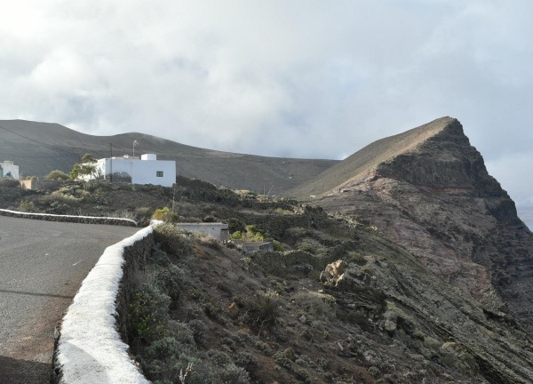 parking en el mirador de Guinate cerca del pueblo