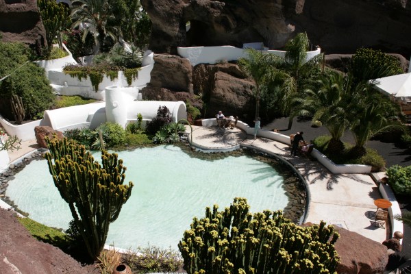 piscina de la casa lagomar en teguise