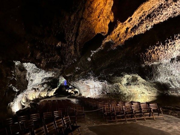 auditorio para conciertos en la cueva de los verdes