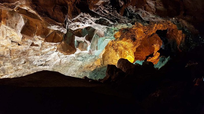 galeria roja en la cueva de los verdes